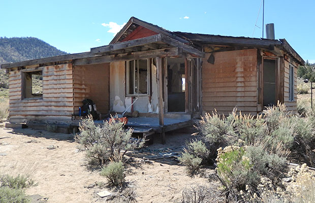 Abandoned ranch house a short distance south of Kennedy Meadows