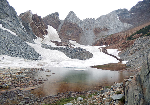 The tarn immediatly below the northern side of Hopkins Pass